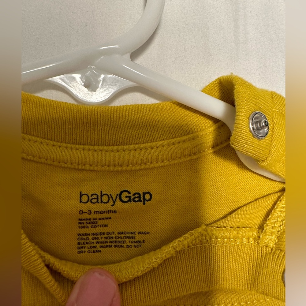 Gap - Picture 3 of 4